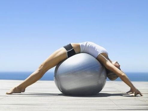 Exercices de fitball pour le traitement de l'ostéochondrose